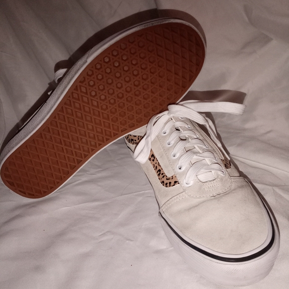 Vans Cream and Leopard Print Women's Sneakers. Need Some Cleaning But In Great S - Picture 6 of 13